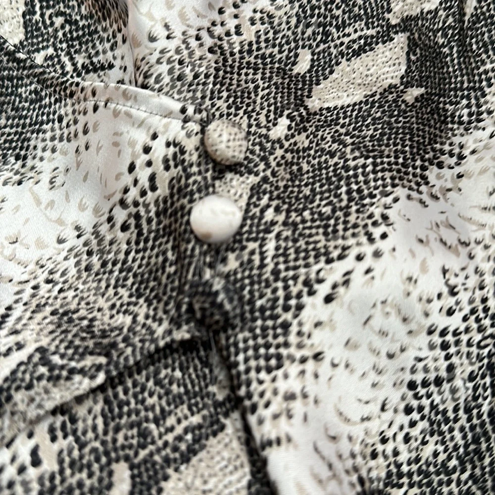 Women’s Secret Treasures Snake Skin Pattern  nite gown Size Large. - Picture 4 of 4